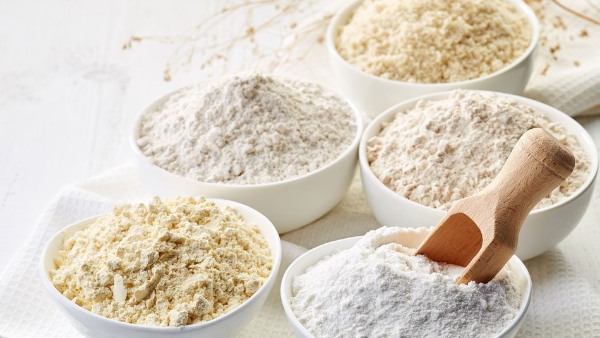 Có khá nhiều loại bột mì được sử dụng làm bánh kem