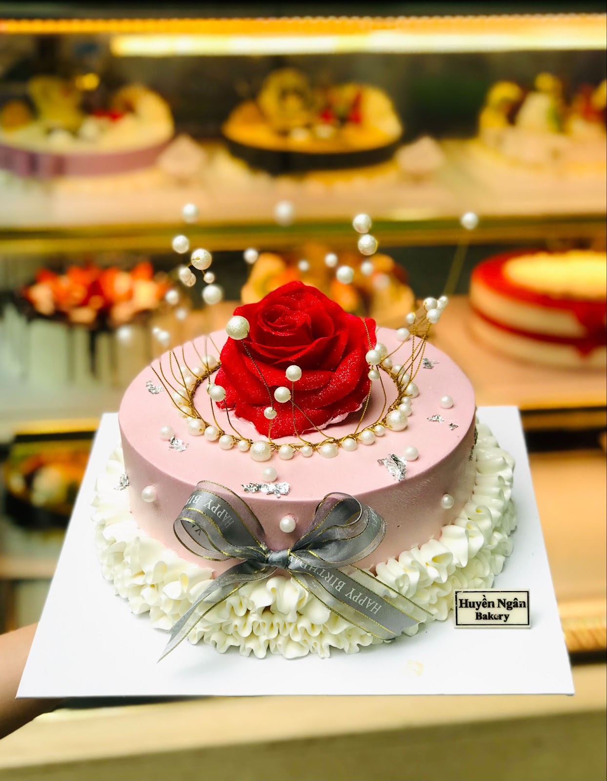 Những mẫu bánh sinh nhật màu hồng  đẹp nhất hiện nay